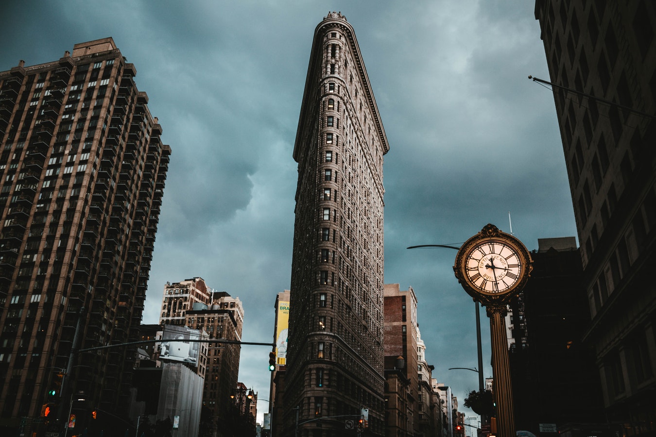 Flatiron Reflection Une Oeuvre Artistique Qui Sublime L architecture nyc-winter-outfit-inspirations-you-need-in-2023-the-ultimate-guide
