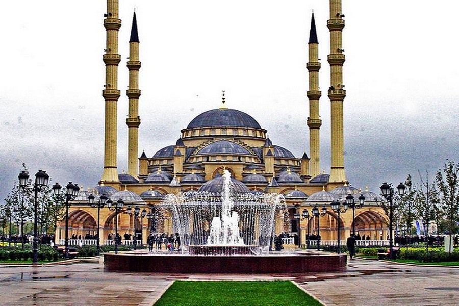 Les plus beaux lieux de culte en Russie Akhmad-Kadyrov-%C3%A0-Grozny