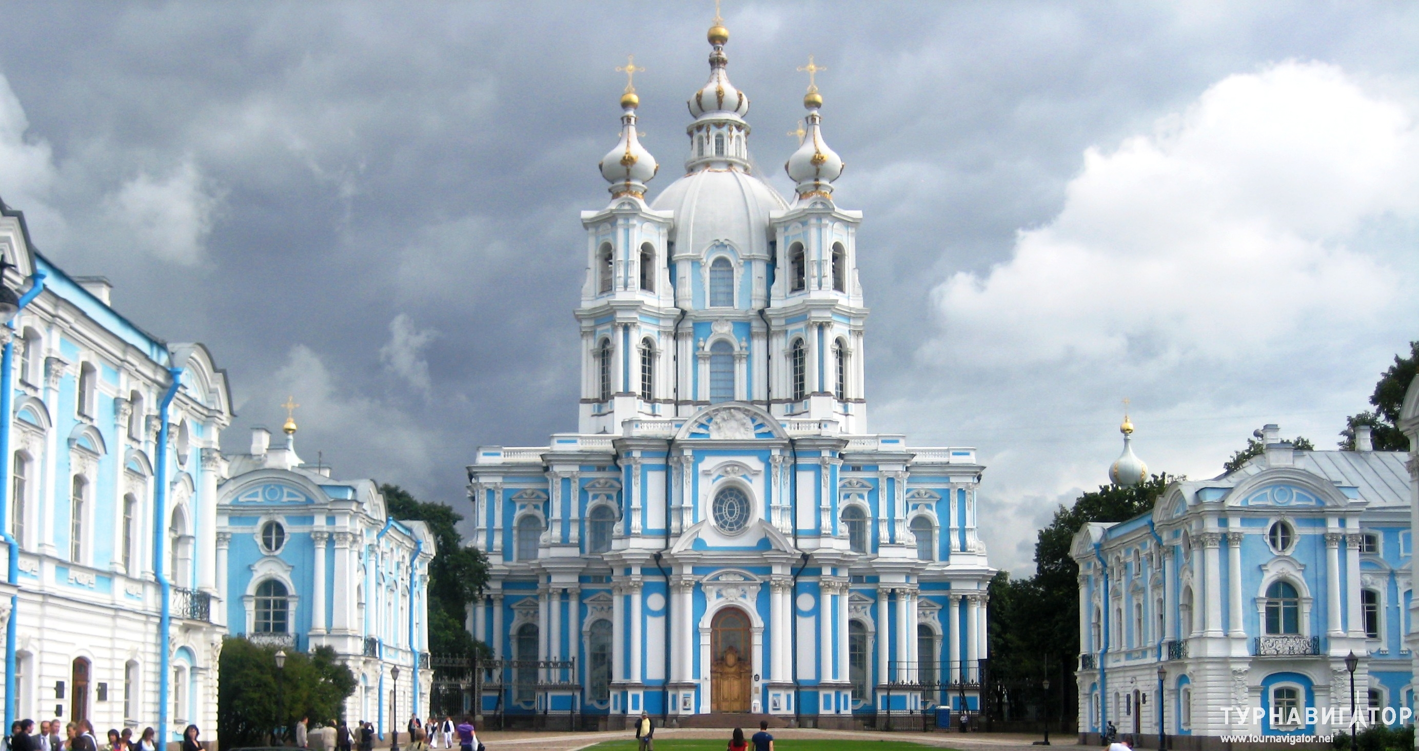 Les plus beaux lieux de culte en Russie Cath%C3%A9drale-smolny-st-pet