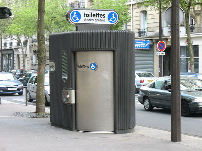 Des-toilettes-publiques-pour-tous