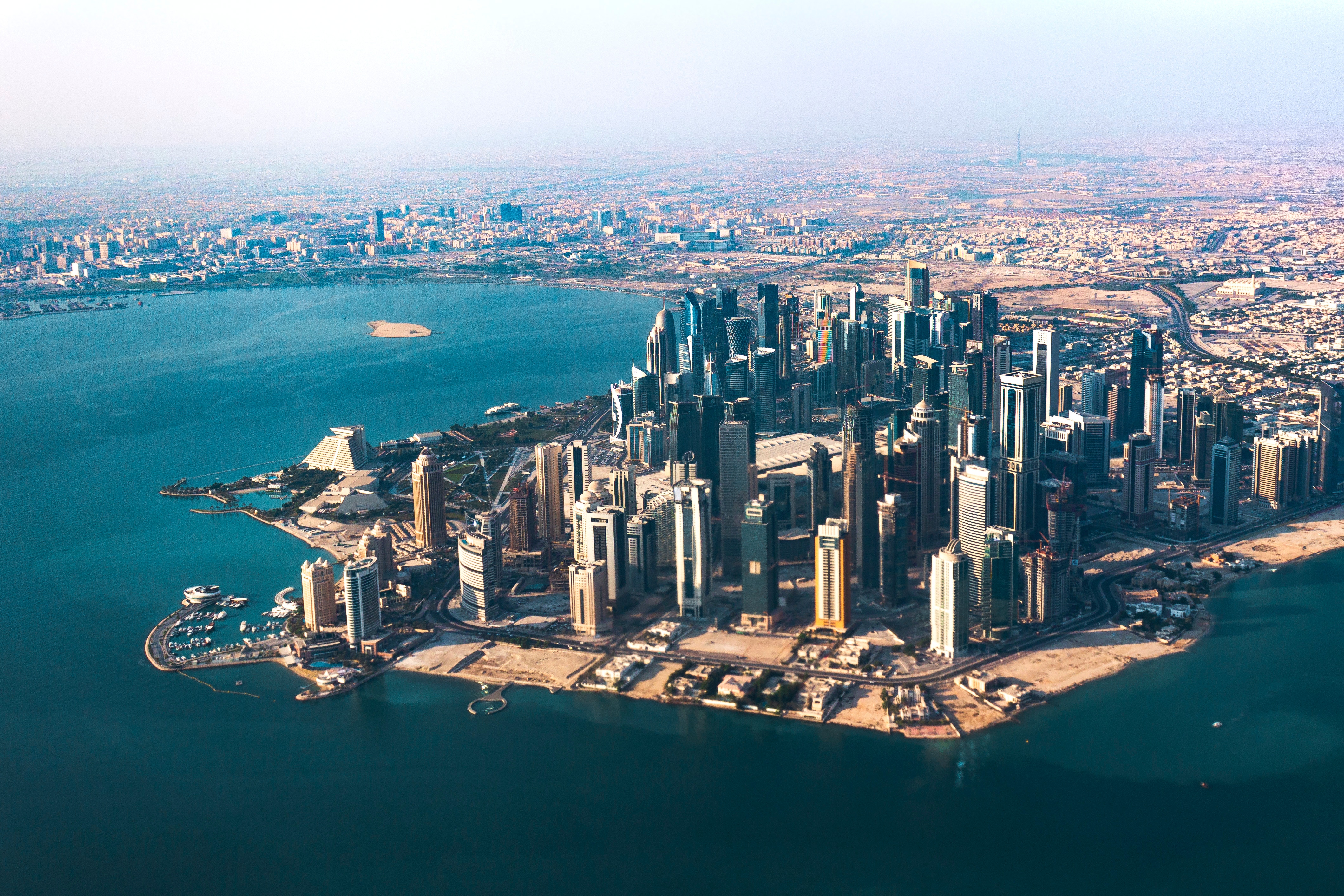 Самая богатая страна в 2024 году. Катар столица Доха. Катар пойтахти. Доха Корниш Катар. Катар Доха фото.